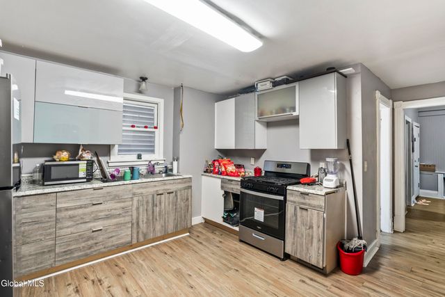 172 6th Avenue, Troy, NY 12180