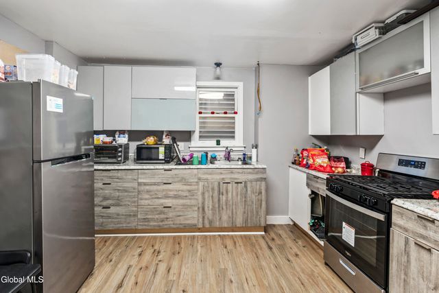 172 6th Avenue, Troy, NY 12180