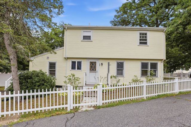 107 Pond St, Rockland, MA 02370