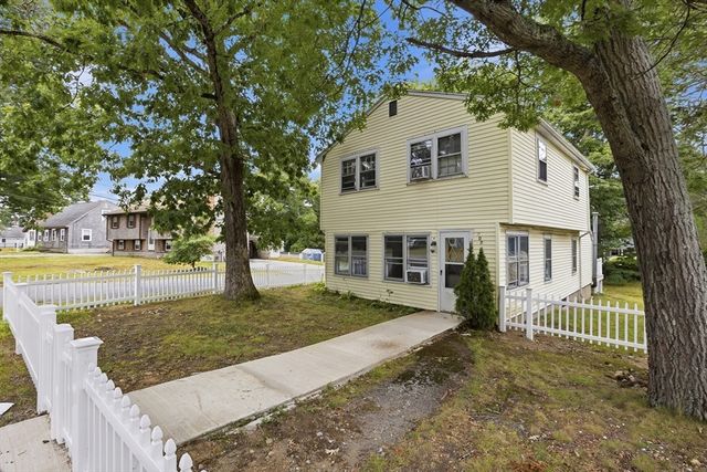 107 Pond St, Rockland, MA 02370