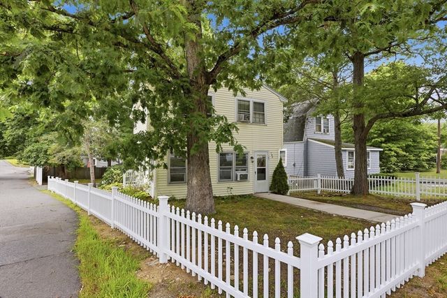 107 Pond St, Rockland, MA 02370