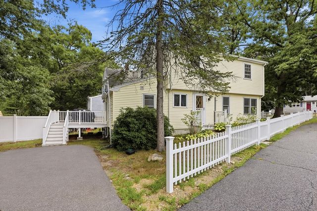 107 Pond St, Rockland, MA 02370