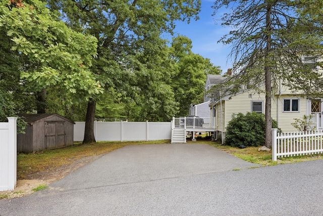 107 Pond St, Rockland, MA 02370