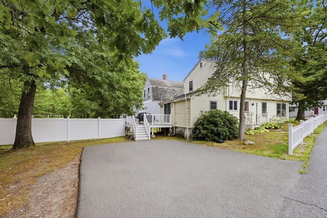 107 Pond St, Rockland, MA 02370