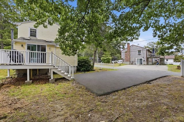 107 Pond St, Rockland, MA 02370