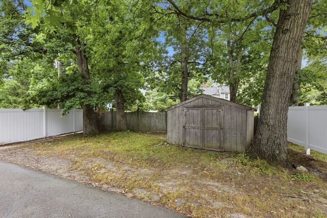 107 Pond St, Rockland, MA 02370