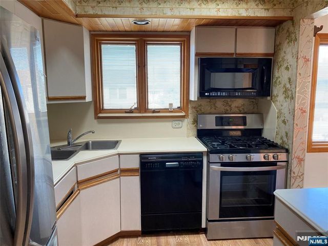 95 Atkins Terrace, East Rutherford, NJ 07073