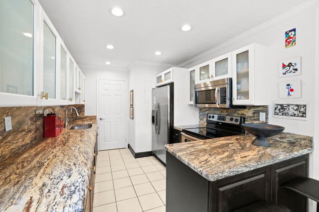 7 Middlesex Drive, Wilton Manors, FL 33305