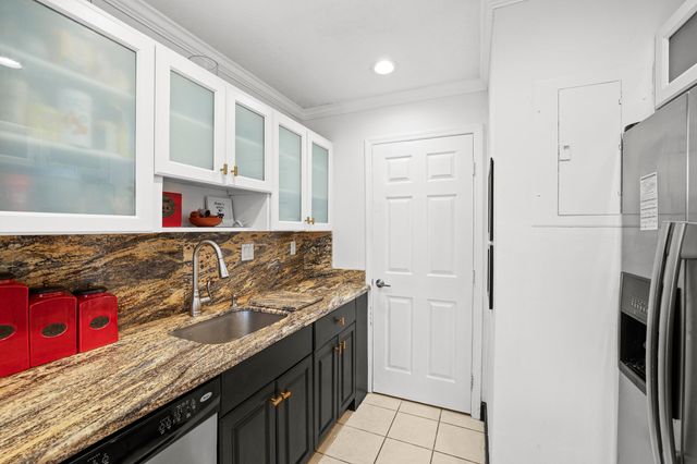 7 Middlesex Drive, Wilton Manors, FL 33305