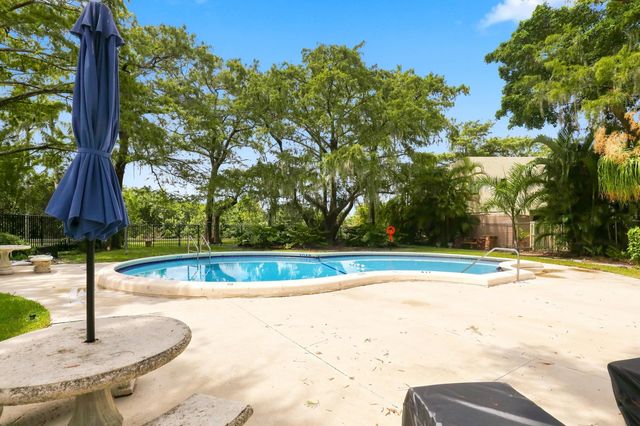7 Middlesex Drive, Wilton Manors, FL 33305
