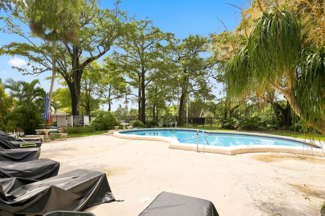 7 Middlesex Drive, Wilton Manors, FL 33305