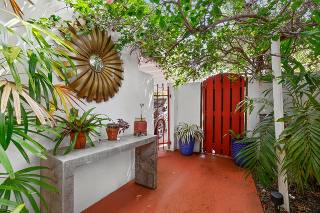 7 Middlesex Drive, Wilton Manors, FL 33305