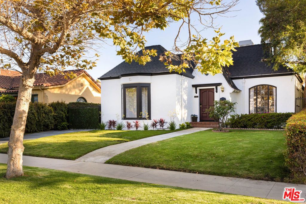 Image 1 of property listing at 6148 San Vicente Boulevard, Los Angeles, CA 90048