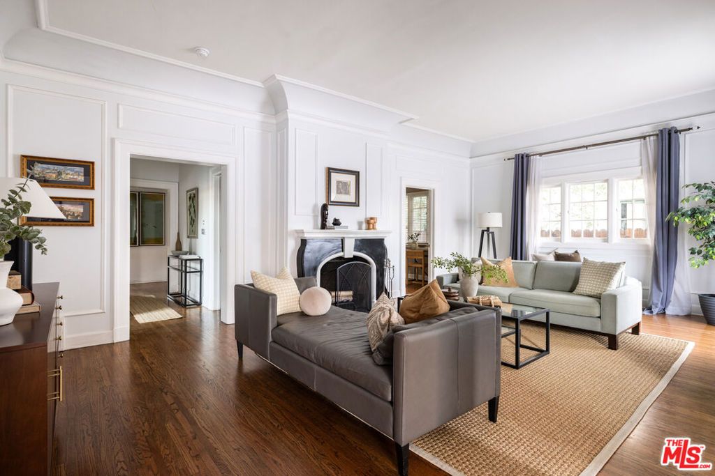 Image 10 of property listing at 6148 San Vicente Boulevard, Los Angeles, CA 90048