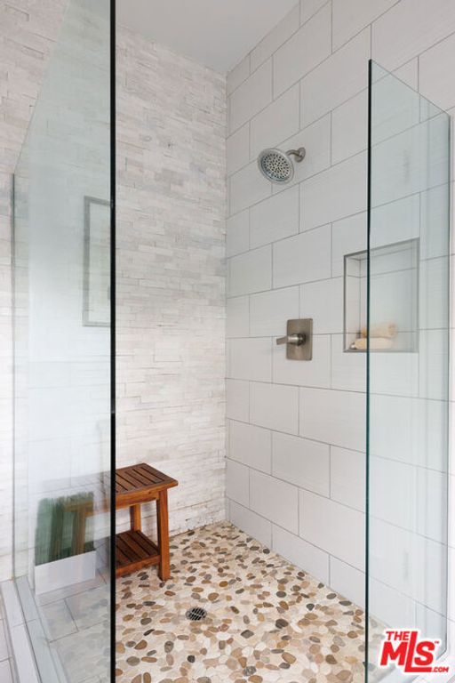 Image 13 of property listing at 6148 San Vicente Boulevard, Los Angeles, CA 90048