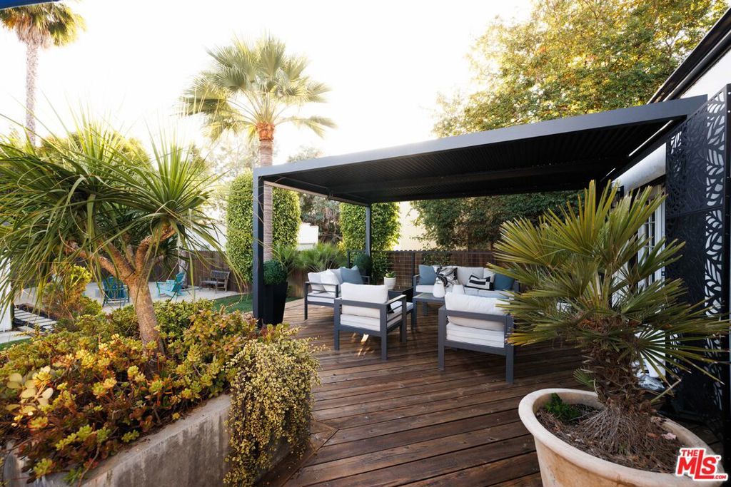 Image 17 of property listing at 6148 San Vicente Boulevard, Los Angeles, CA 90048