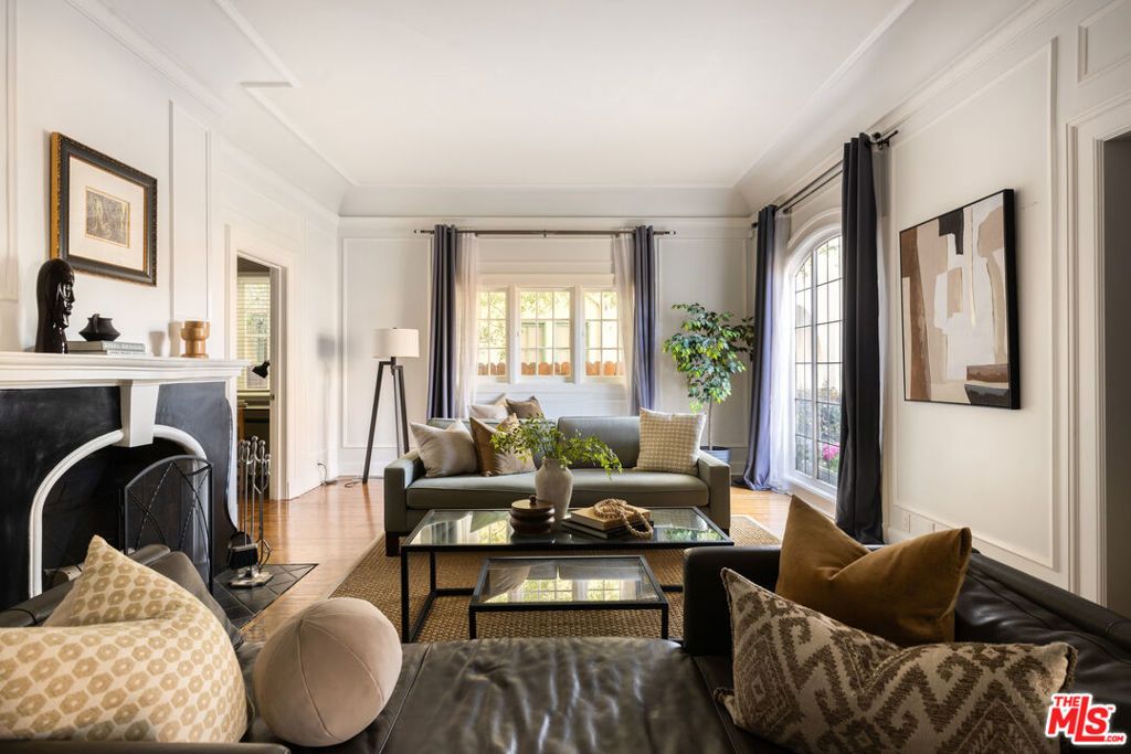 Image 2 of property listing at 6148 San Vicente Boulevard, Los Angeles, CA 90048