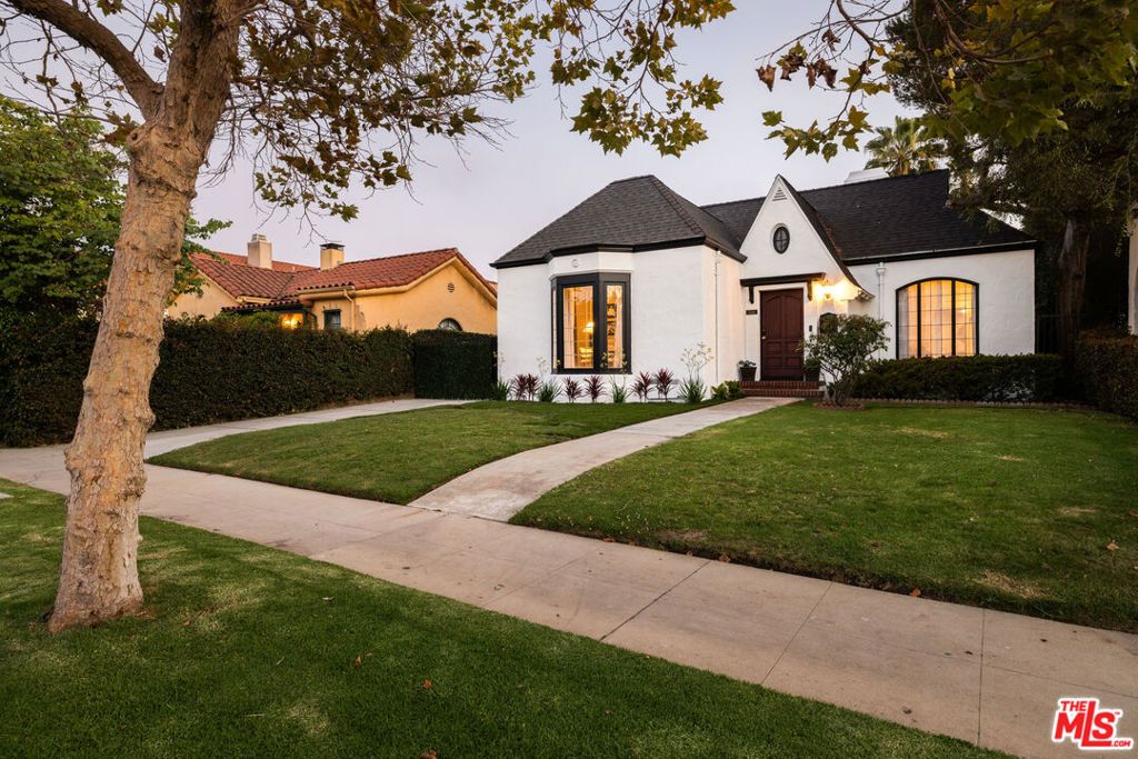 Image 26 of property listing at 6148 San Vicente Boulevard, Los Angeles, CA 90048