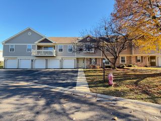 1202 Ballantrae Place E, Mundelein, IL 60060