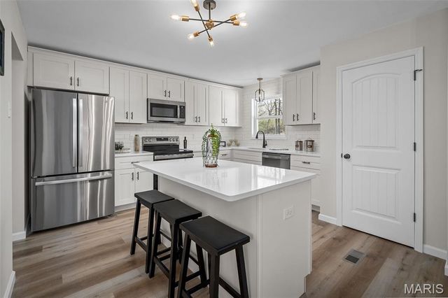 2813 Olde Chelsea Drive, St Charles, MO 63301