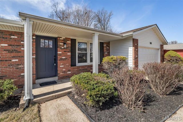 2813 Olde Chelsea Drive, St Charles, MO 63301