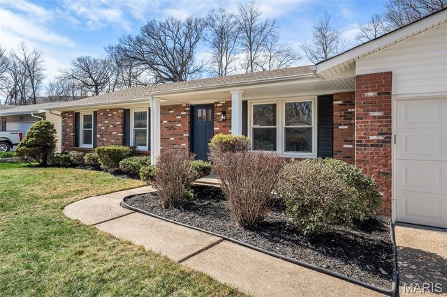 2813 Olde Chelsea Drive, St Charles, MO 63301