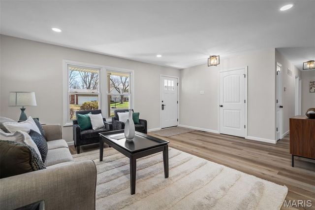 2813 Olde Chelsea Drive, St Charles, MO 63301