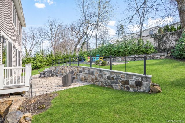 3 Robin Hill Road, Scarsdale, NY 10583