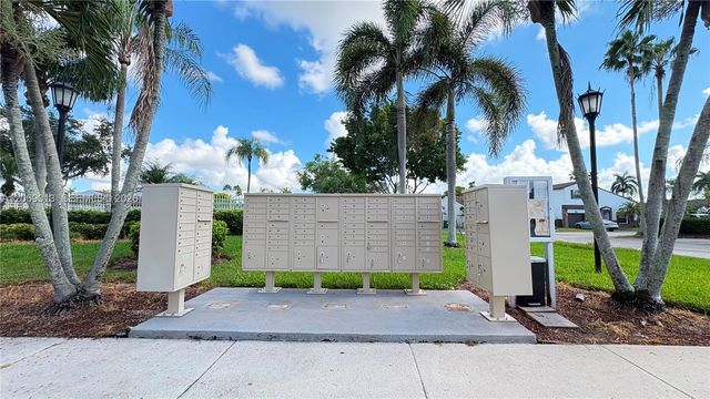 821 W Beckley Square, Davie, FL 33325