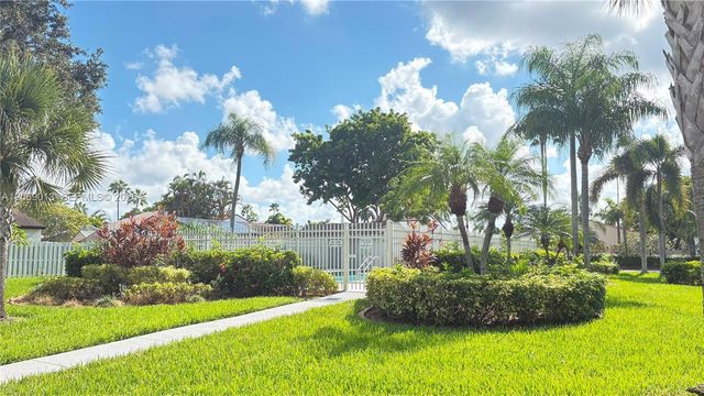 821 W Beckley Square, Davie, FL 33325