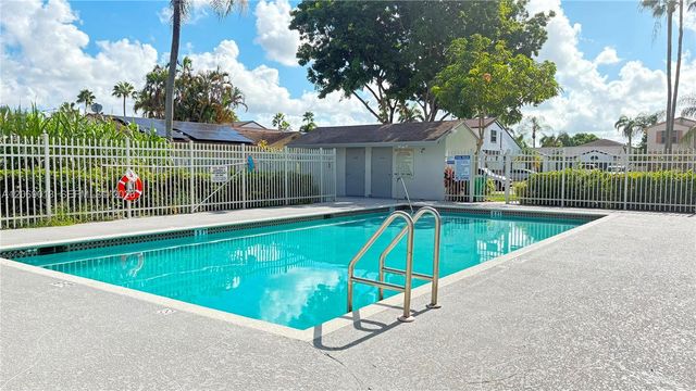 821 W Beckley Square, Davie, FL 33325