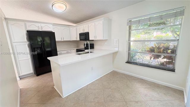 821 W Beckley Square, Davie, FL 33325