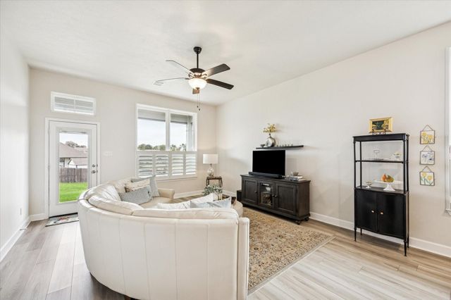 923 Wild Vine Pass, Brenham, TX 77833