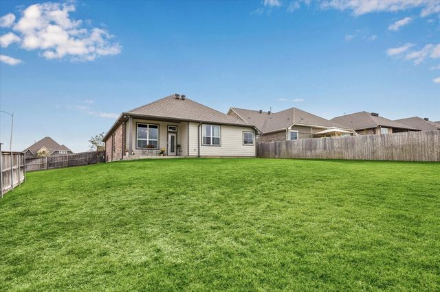 923 Wild Vine Pass, Brenham, TX 77833