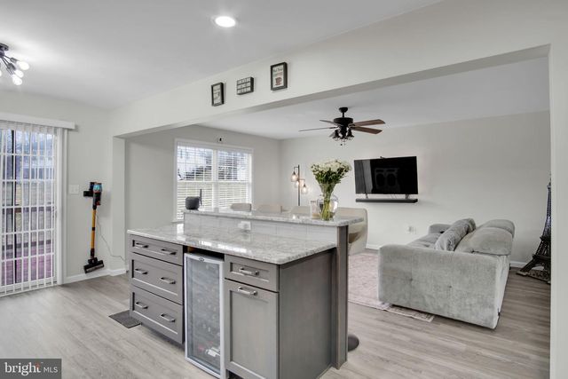 494 QUIGGLEY CIR, Harrisburg, PA 17112