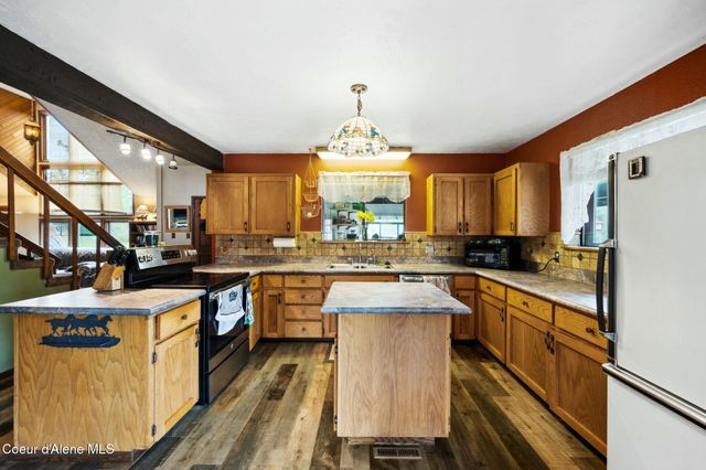 457619 S US-95, Careywood, ID 83809