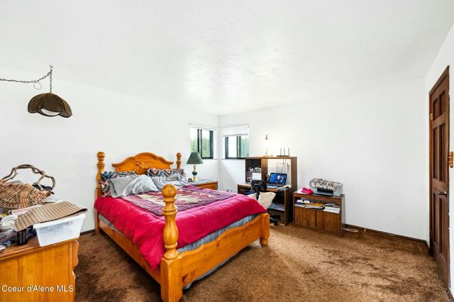 457619 S US-95, Careywood, ID 83809