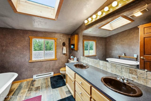 457619 S US-95, Careywood, ID 83809