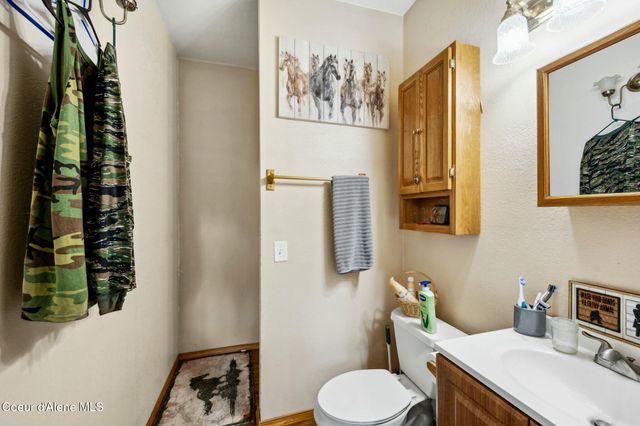 457619 S US-95, Careywood, ID 83809