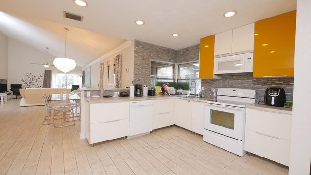 5616 Hammock Lane 114, Lauderhill, FL 33319