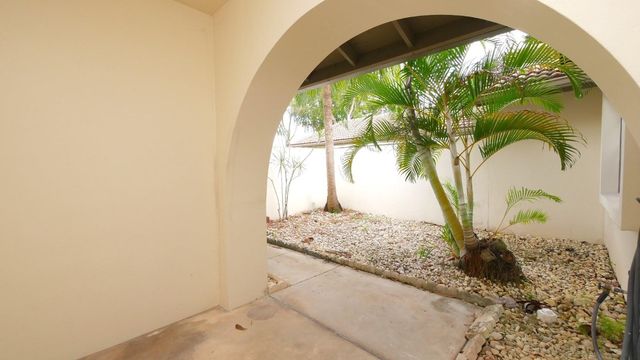 5616 Hammock Lane 114, Lauderhill, FL 33319