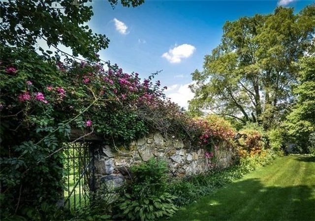 8 Washington Street, Sherborn, MA 01770