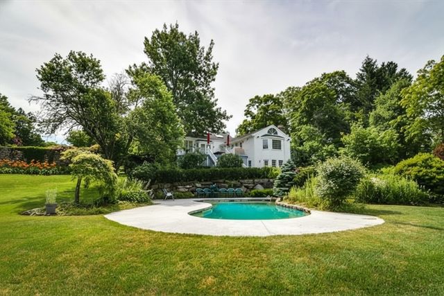 8 Washington Street, Sherborn, MA 01770