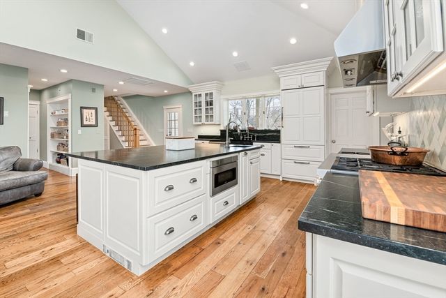 8 Washington Street, Sherborn, MA 01770