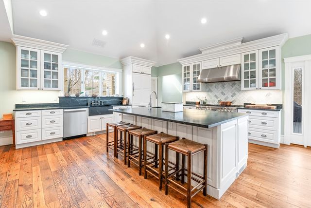 8 Washington Street, Sherborn, MA 01770