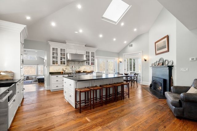 8 Washington Street, Sherborn, MA 01770