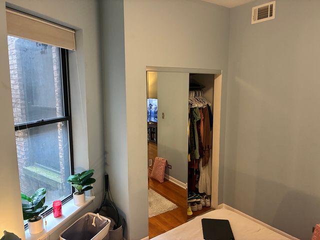 902 W Grace Street 1, Chicago, IL 60613