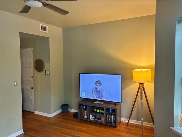 902 W Grace Street 1, Chicago, IL 60613