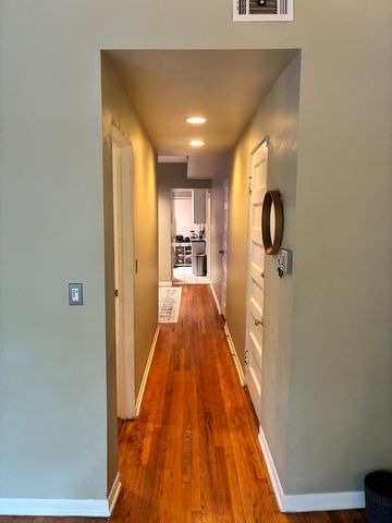 902 W Grace Street 1, Chicago, IL 60613