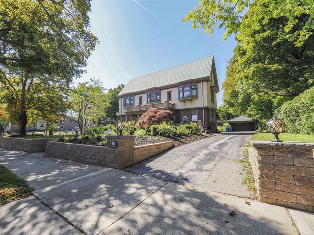 516 Maple Street, Manistee, MI 49660